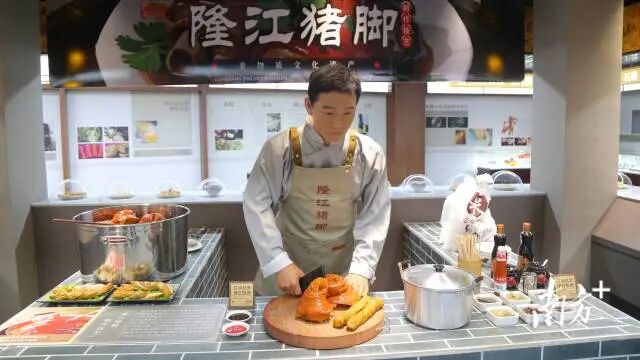 隆江猪脚制作技艺场景还原。
