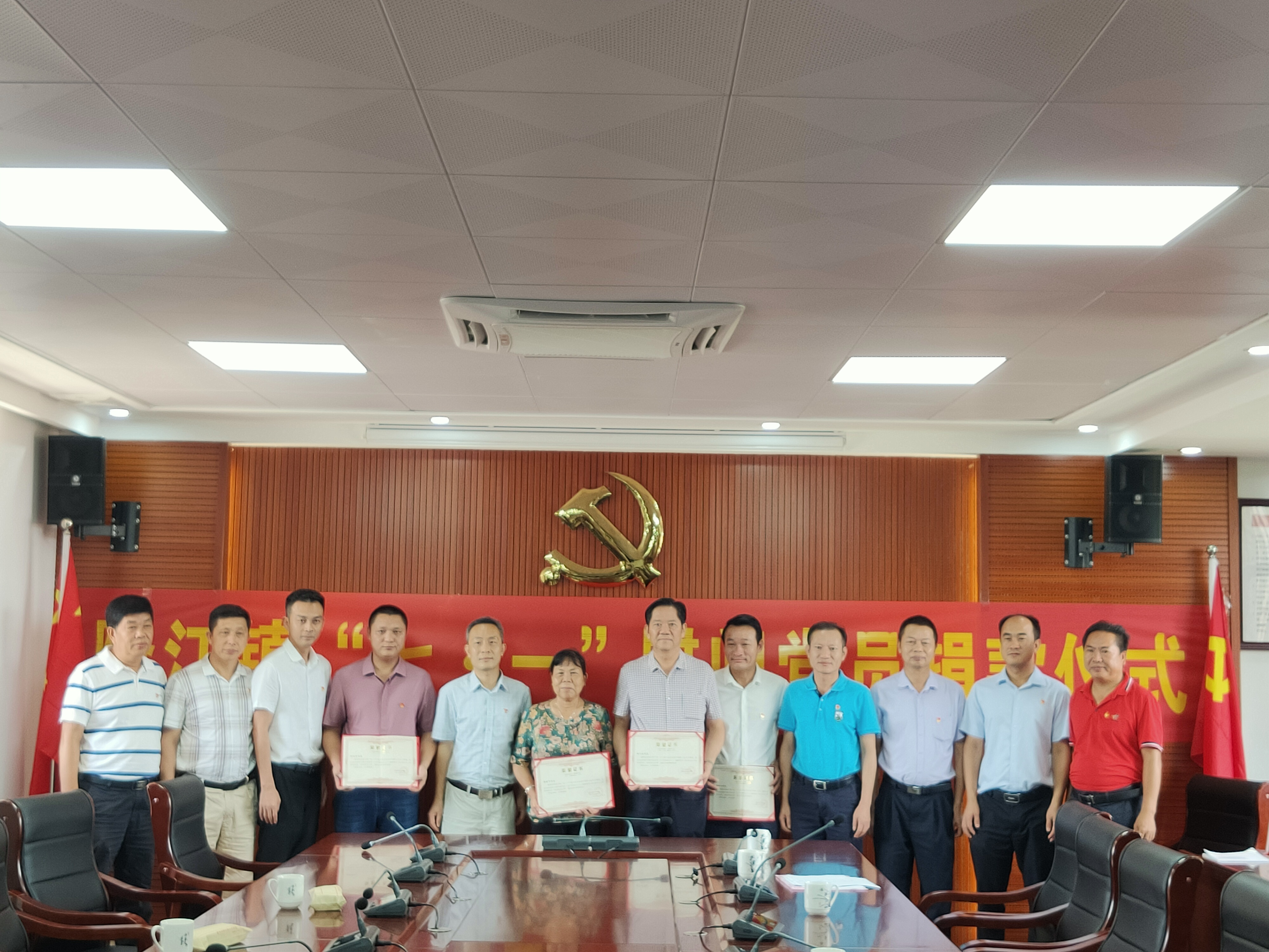 县人大常委会副主任,隆江镇委书记詹汉宏,县委组织部副部长林奋彬,隆