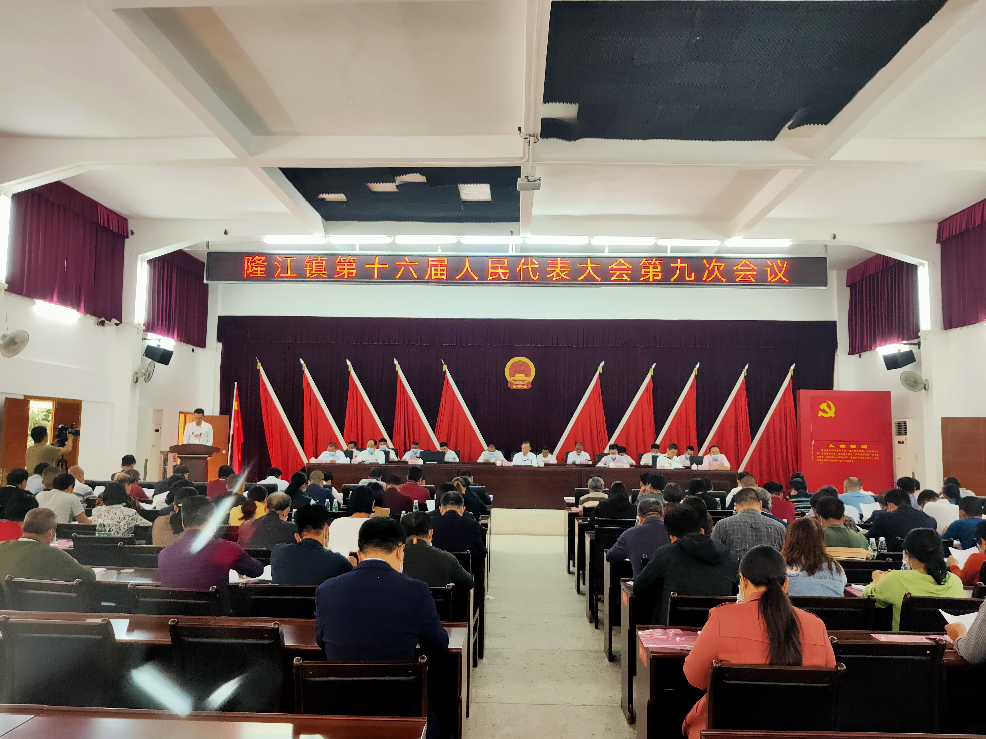 会议分别由县人大常委会副主任,隆江镇委书记詹汉宏,隆江镇人大